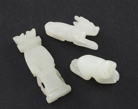 Two Chinese miniature white jade carvings, of a recumbent qilin and a crouching monkey, 19th century, 3.6cm (3)